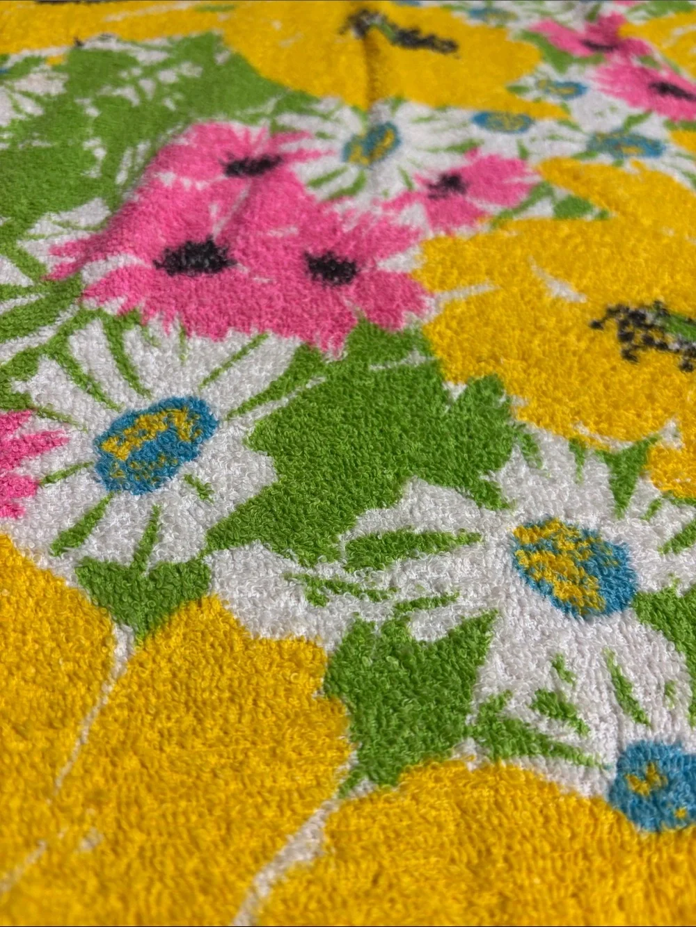 Vtg 70s Flower Power Oversized Beach Towel 46x70 Terry Cloth Fabric